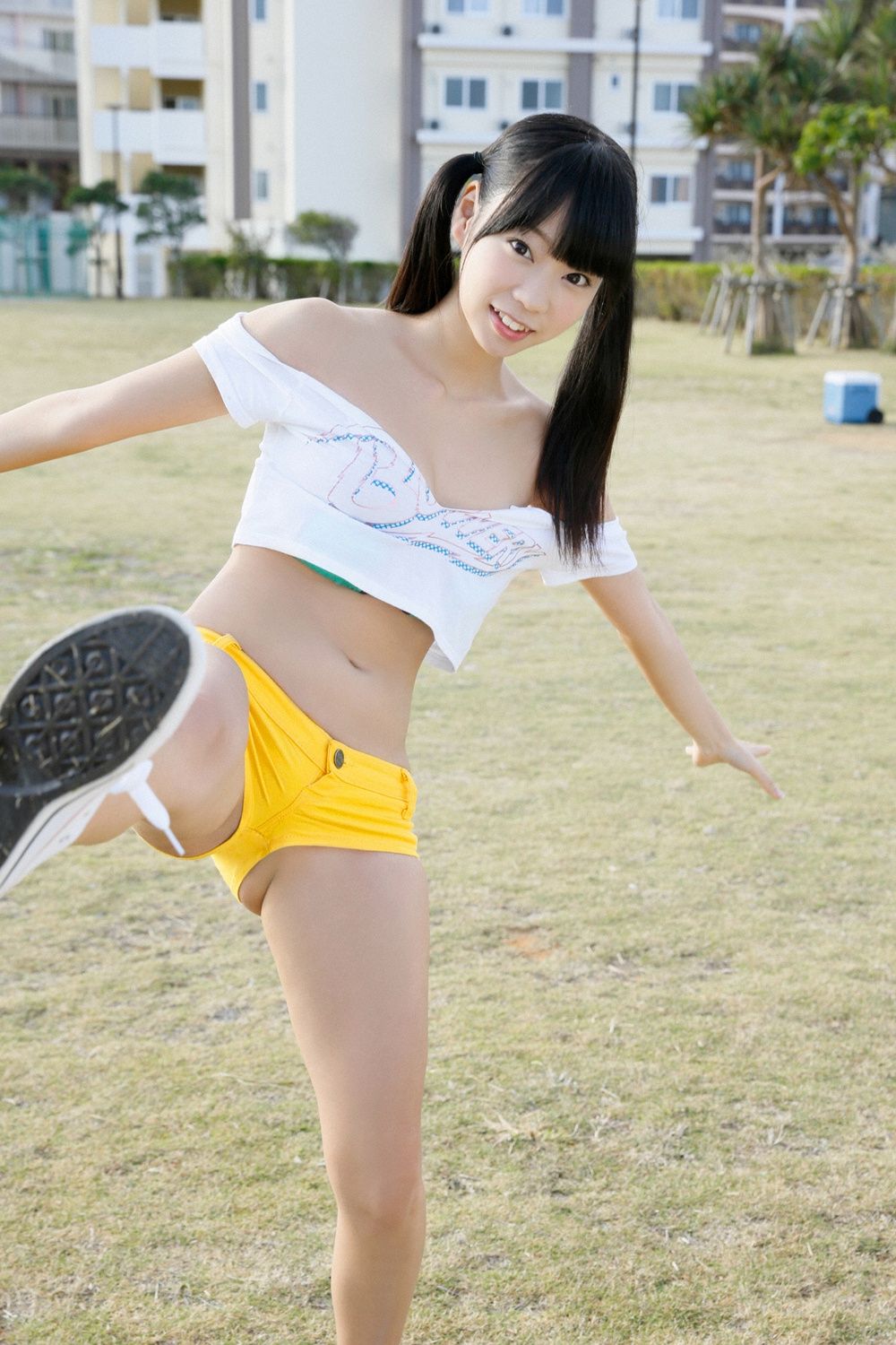 Одна целая книга ВСЕ Марико Шинода в Лос-Анджелесе !!》 [Weekly Young Jump] 2015 № 04-05 Фотография Страница 1 No.79b0c1