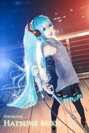 [Foto cosplay] Ragazza carina leader Bai Yizi - VOCALOID