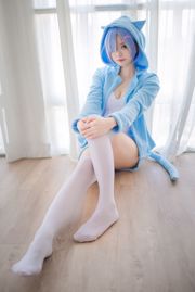 Sorella Ono con "Rem Blue Elf"