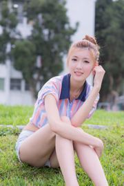 Kila Jingjing/Liao Tingling, "Little Fresh Hot Pants and Beautiful Legs Street Shoot"